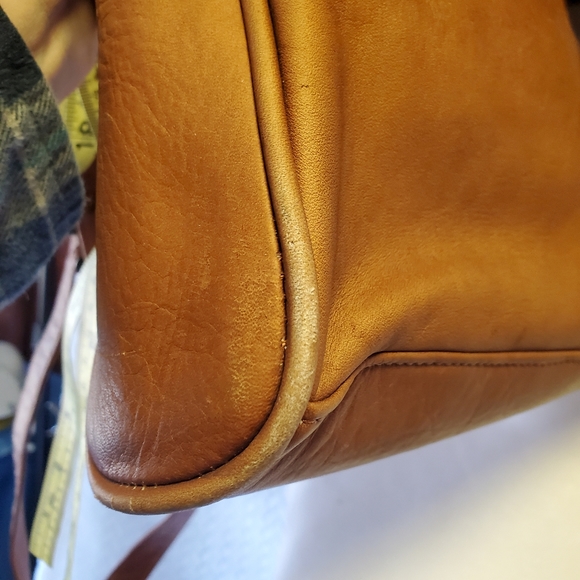 Boulder Ridge Full Grain Cowhide Convertible Backpack/Crossbody Bag - Picture 15 of 16